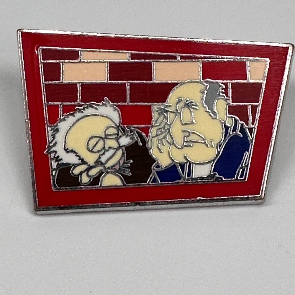 Disney Pin The MUPPETS Statler & Waldorf  2013 Red Brick Wall Frame Pin Trading